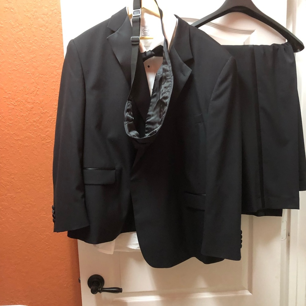 Tuxedo - Man’s complete tuxedo by Stafford Essentials - size 48